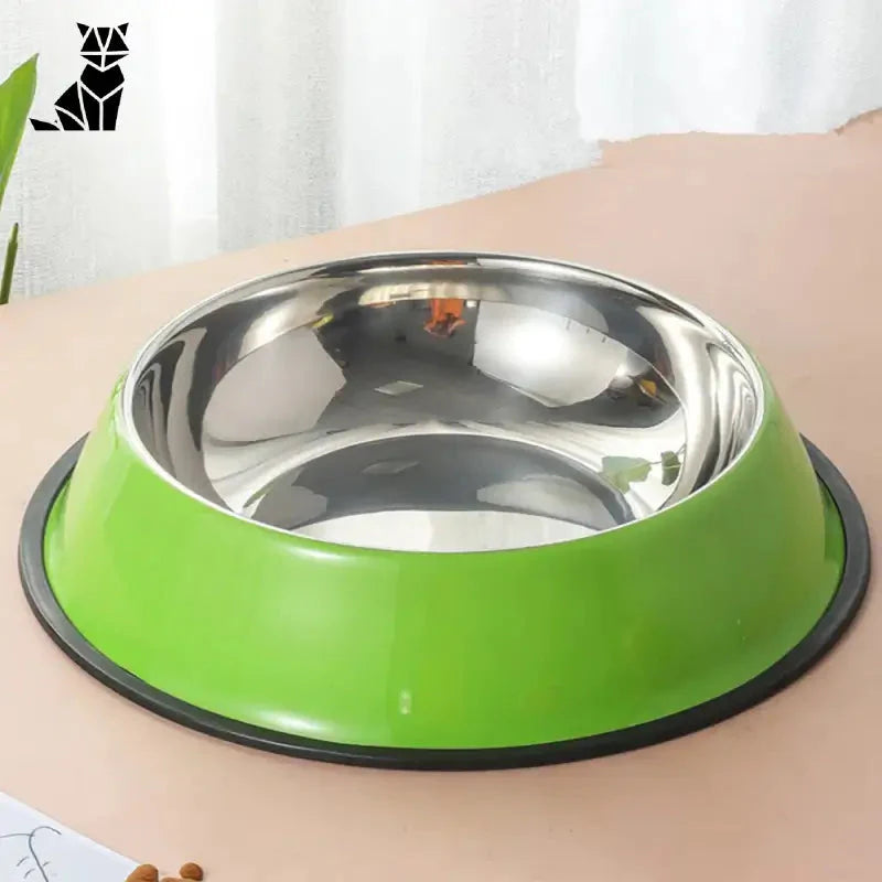 Bol vert à bord noir sur une table - Gamelle Personnalisée Chat en Acier Inoxydable Durable