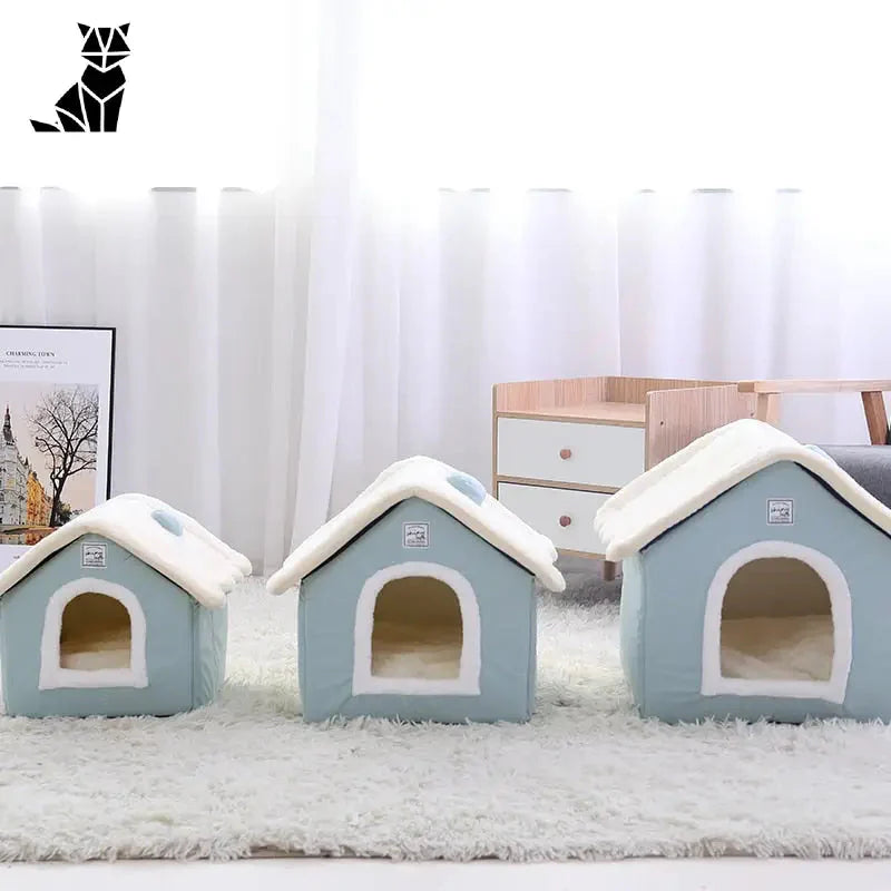 Velvet Dog House - Trois petites maisons recouvertes de neige sur le toit